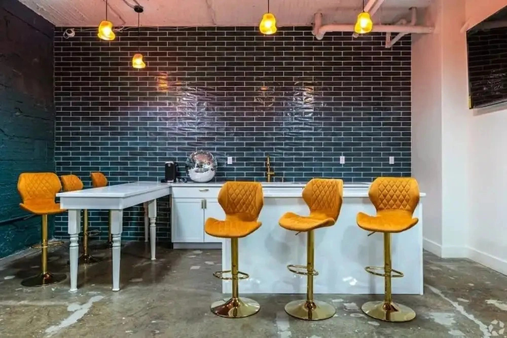 Cold Storage by Stylish Stays