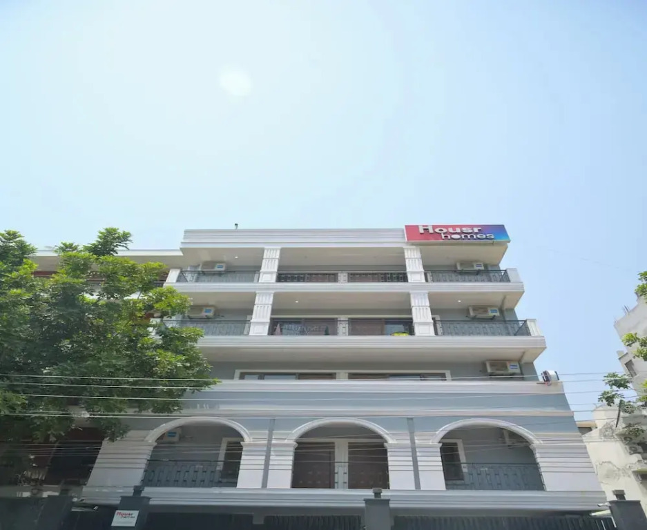 Housr Sector 28 Golf Course Road Next To Phase 1 Metro Station