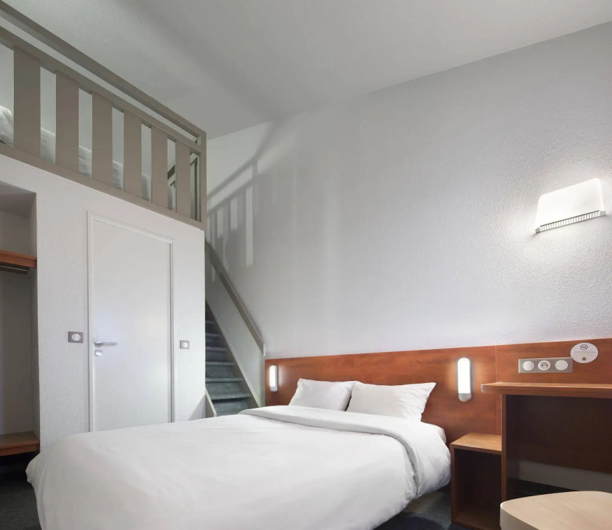 B&B HOTEL CHARTRES Le Forum