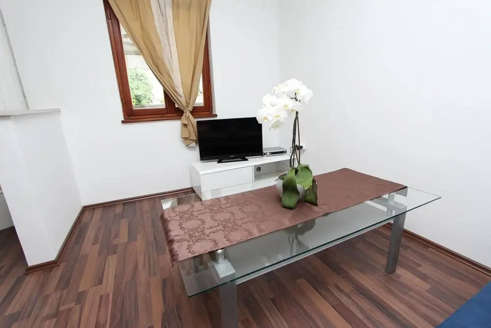 Apartments Poretti for 2,in Center Parking Free in the yard,6 min beach walk