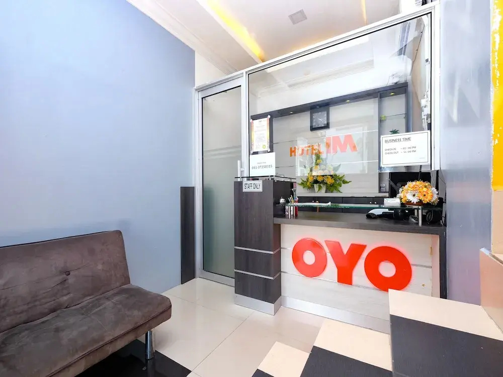 OYO 89587 IM Hotel
