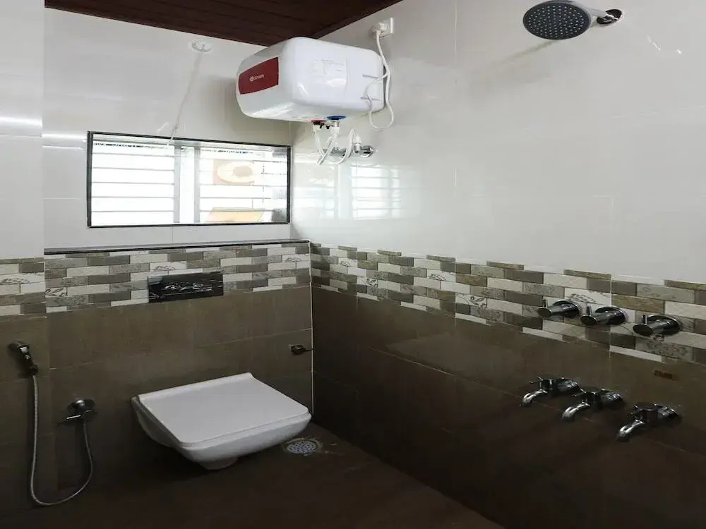 Guru Comforts By OYO Rooms