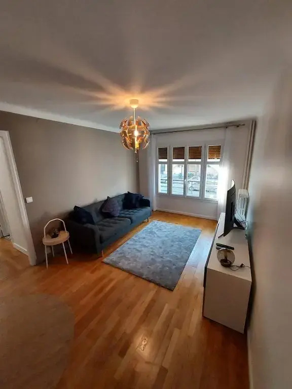 Bel appartement 2 pièces, sortie de métro ligne 8