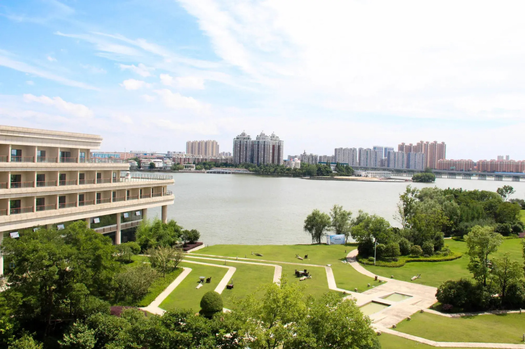 Radisson Blu Hotel Wuhan ETD Zone