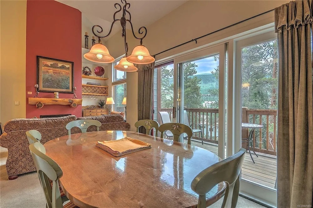 Luxury 3 Bedroom Townhouse Next To Keystone Lake, Free Shuttle, Hot Tub And Sauna