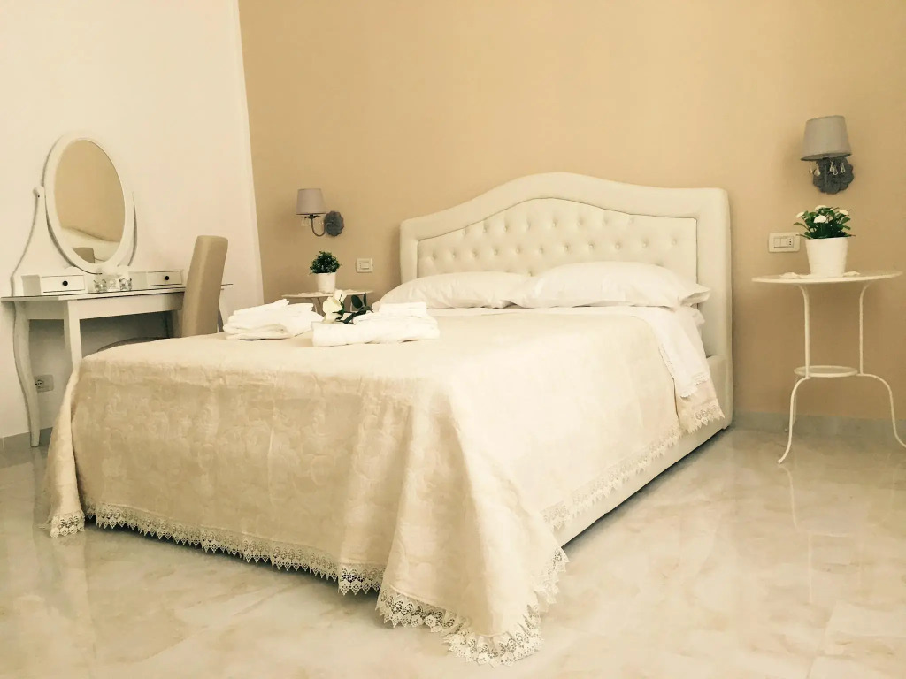 Queen chic apartment