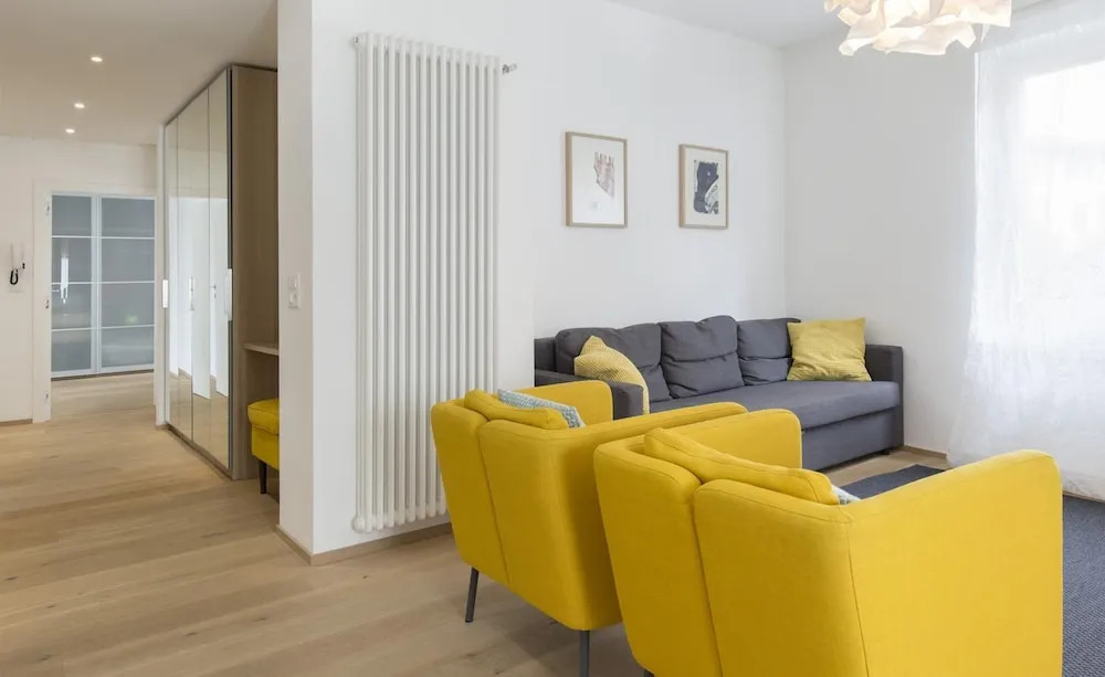 Yellow Maraini