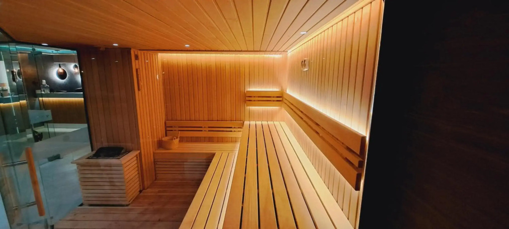 Paradise Hotel & Relax Center