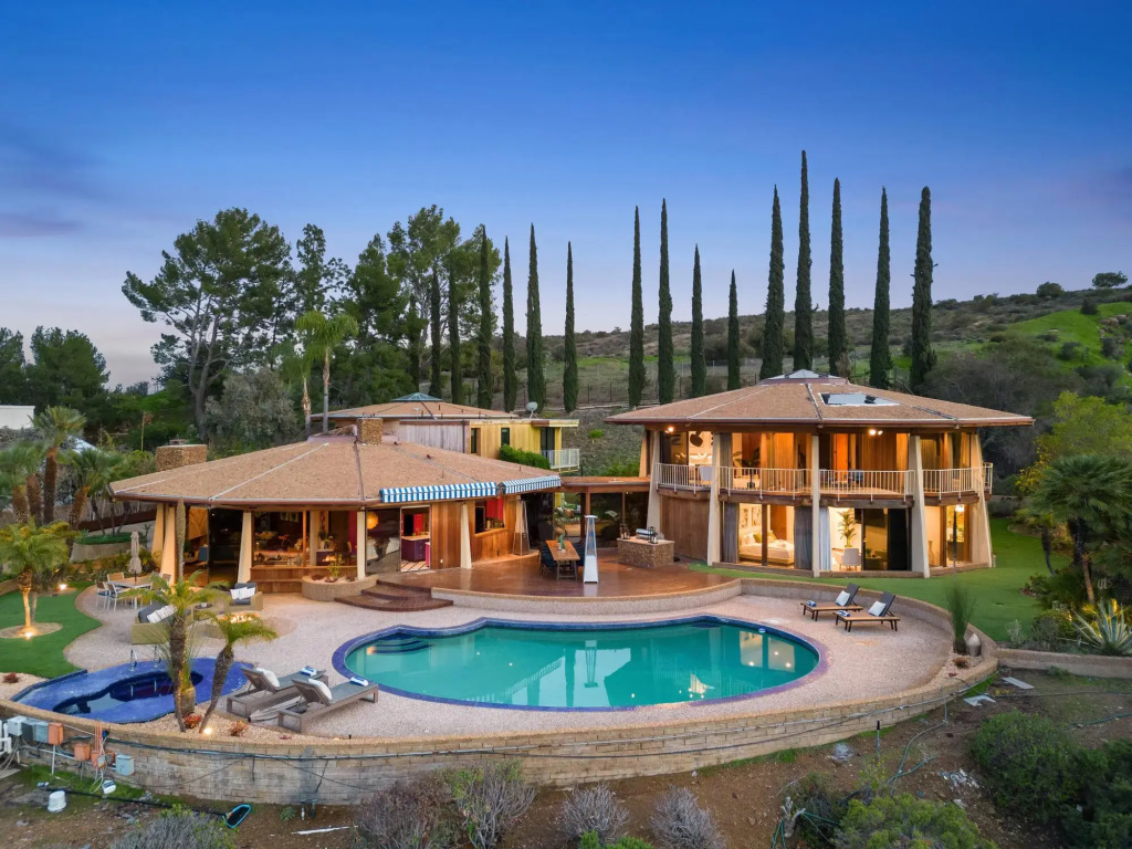 Via Vallarta - An Architecturally Significant California Modern Home
