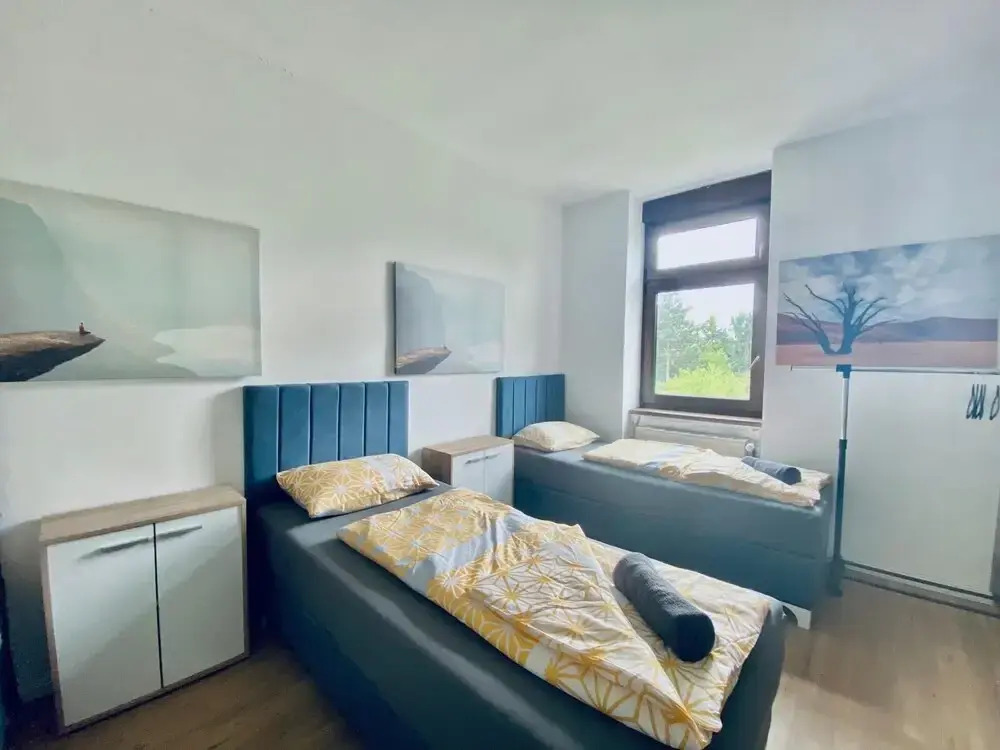 Spacious 4BR for 15 & 15 Min to Danube