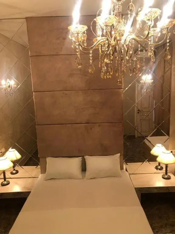 Grand Deluxe Hotel