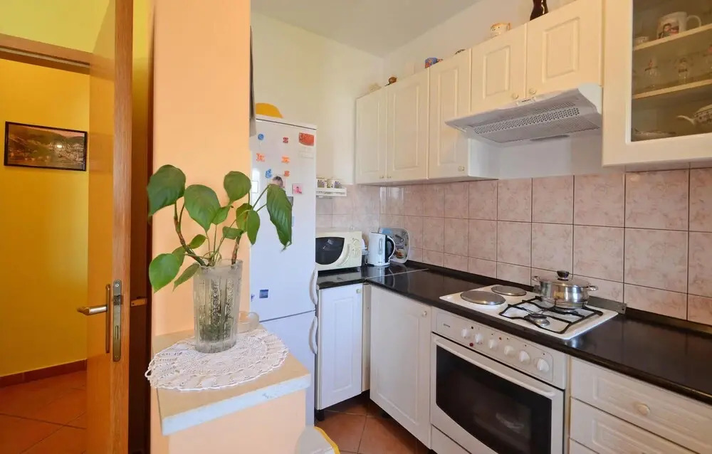 Amazing Apartment in Racisce With Wifi and 3 Bedrooms