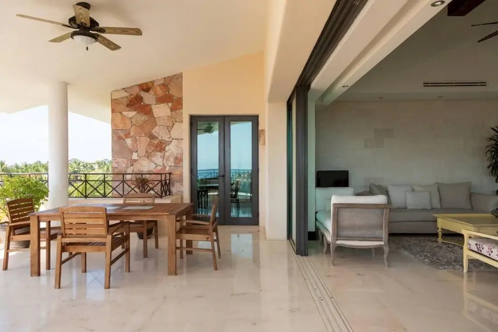 Sunny Vacation Condo 7