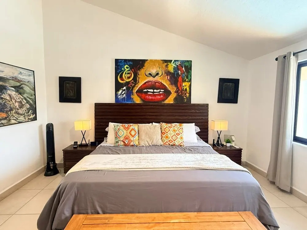 Luxurious 3 Bedroom in Ajijic - Sleeps 6 - Private Gym - Pickleball Court -