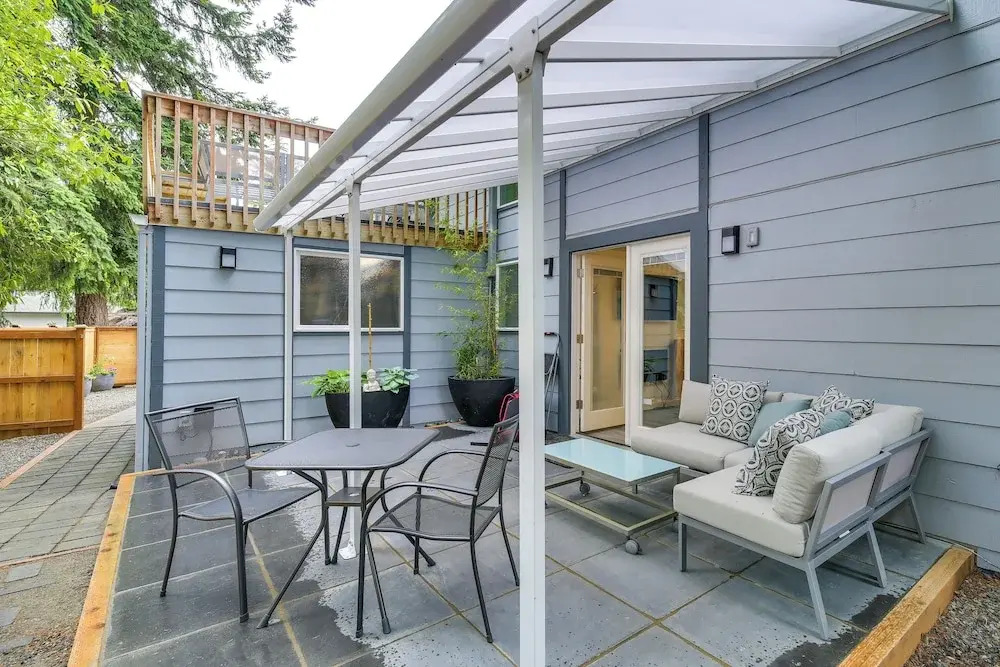 Patio & Grill: Dog-friendly Redmond Getaway!