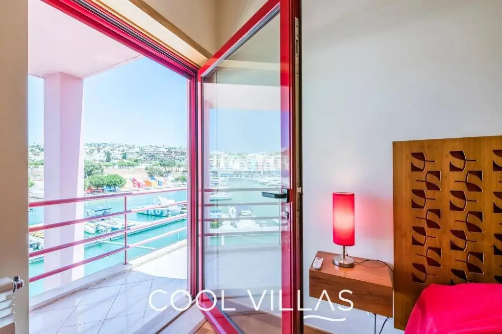 Villa AcquaMarina - 5 bedroom, water front villa