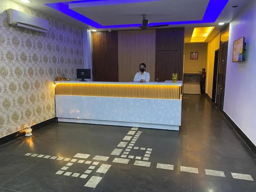 Hotel The Paramont Plaza IGI Airport