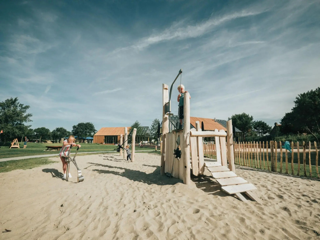 Spaciously Furnished House, Located in a Holiday Park Near the Beach