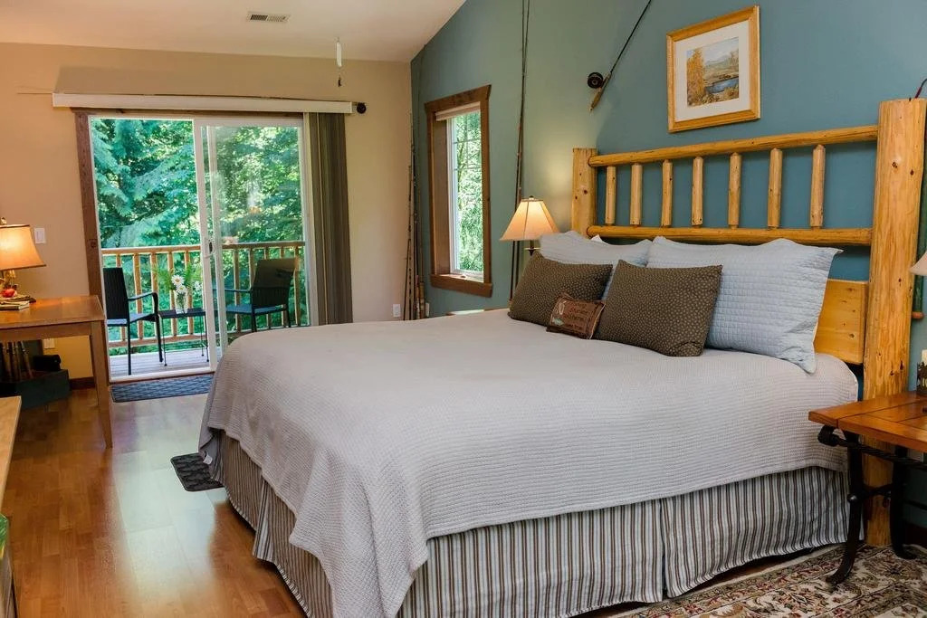 Arlingtons River Rock Inn Bed & Breakfast