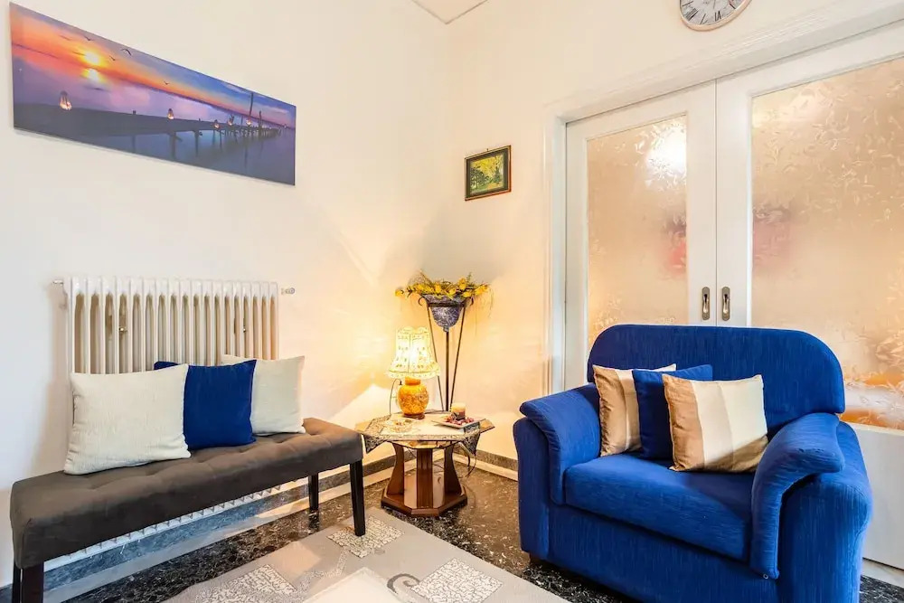 Seaside Family Haven - Avia's Spacious Getaway