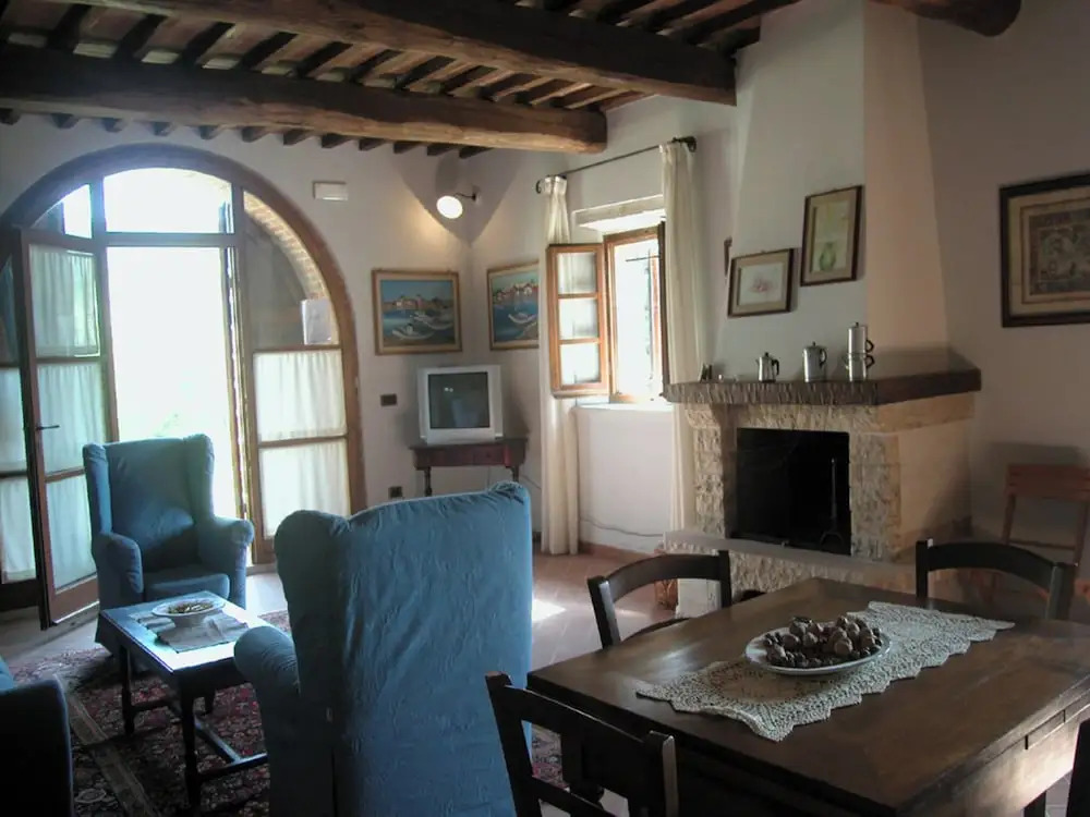 Charming Apartment With Pool and Countryside Views