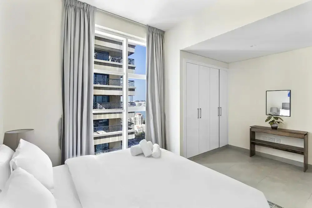 WelHome - Breathtaking Partial Sea View 2BR Close to Marina
