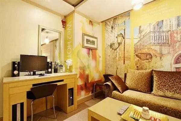 We2 Hotel