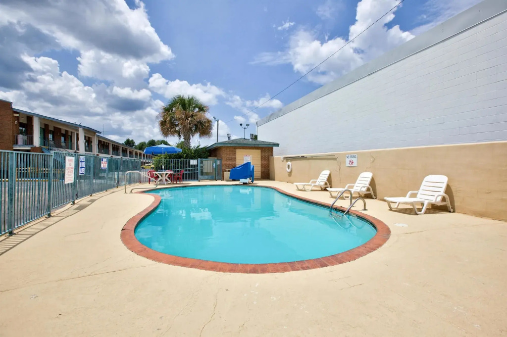 Motel 6-Dothan, AL