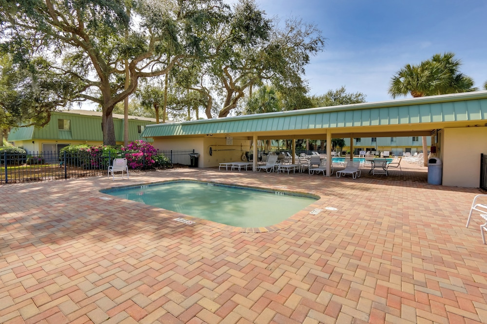 Walk to Beach! Hilton Head Island Escape w/ Pool