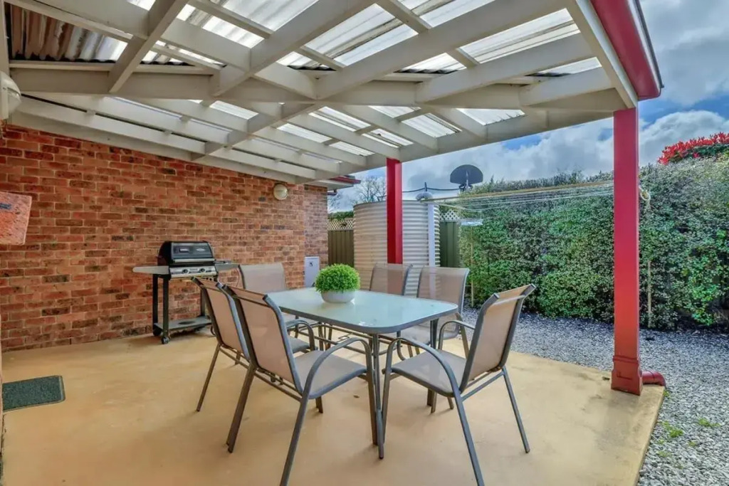 Spacious 2 Bed, 2 Bath Villa, CBD Location