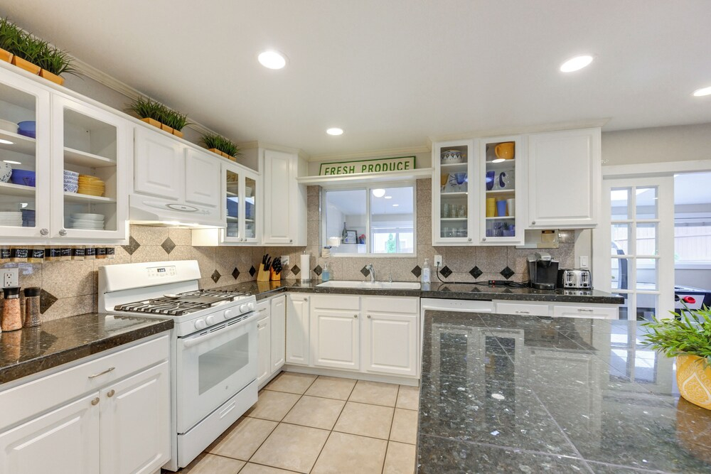 Expansive Flagstaff Family Retreat w/ Media Room!