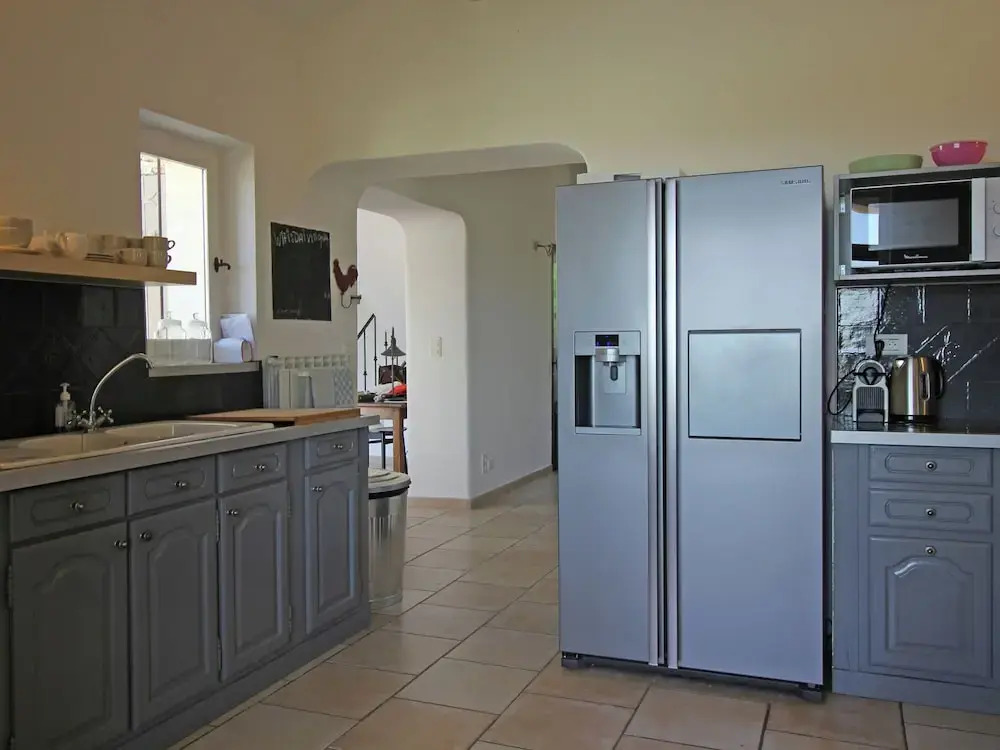 Beautiful, renovated Bastide with private pool and panoramic views, 3km from Apt