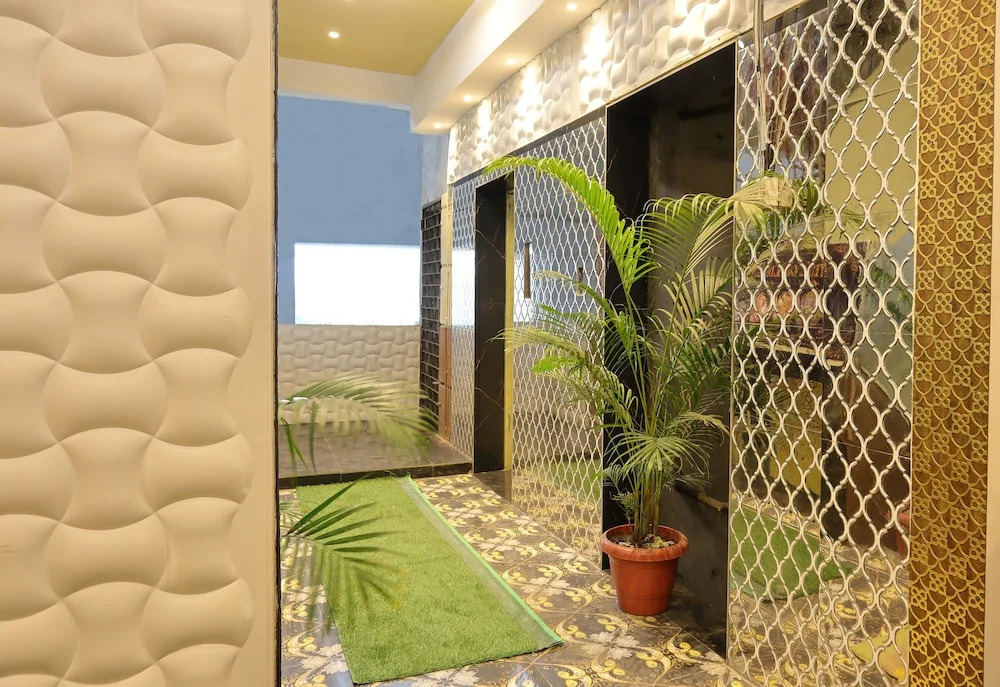 Hotel O Golden Suites
