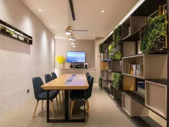 Homeinn Selected Hotel (Nanjing Railway Station North Square Hongshan Forest Zoo Subway Station)