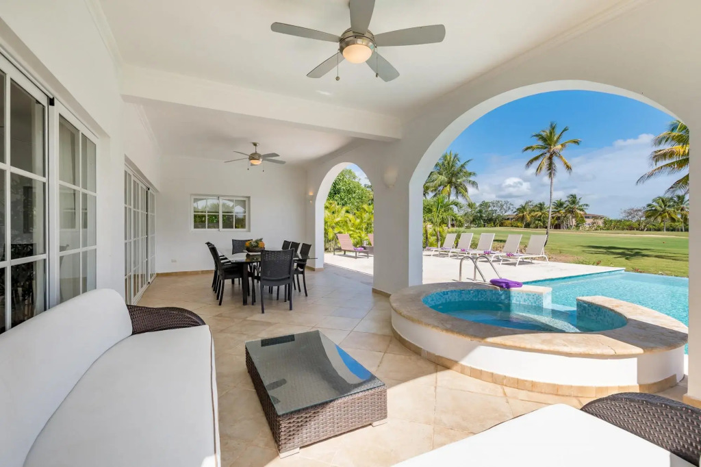 Beautiful 5-BDR 2 levels villa for rent