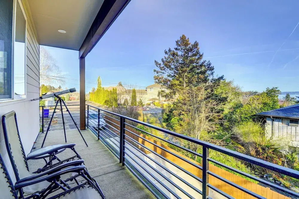 Luxe Federal Way Rental - Walk to the Water