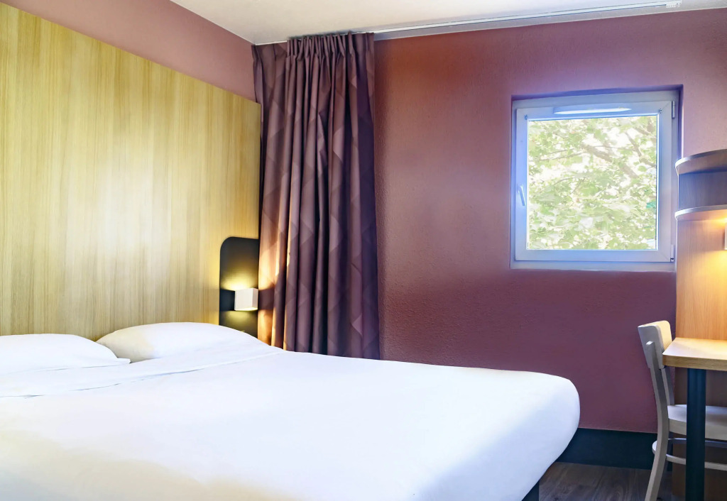 Отель B&B Nimes Centre Arène