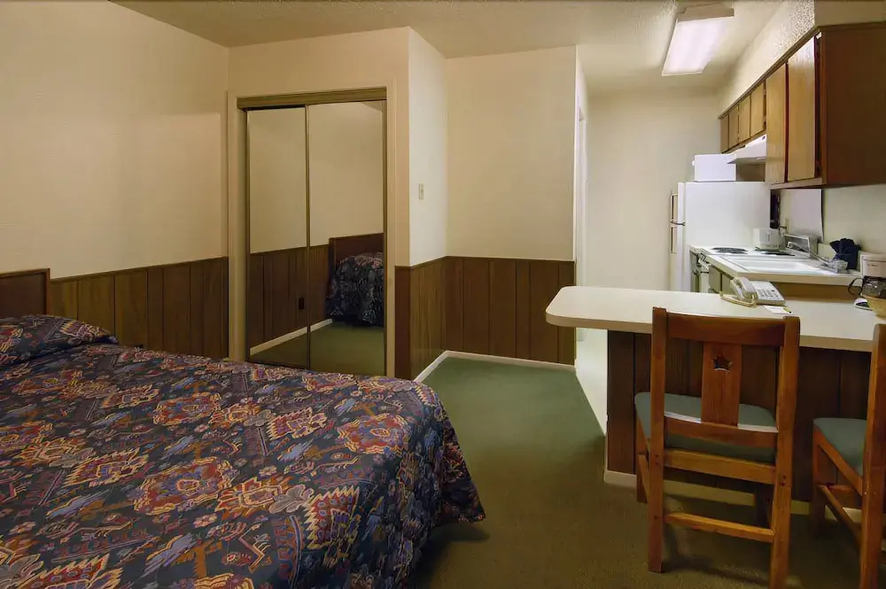 Tulsa Extended Stay Inn & Suites