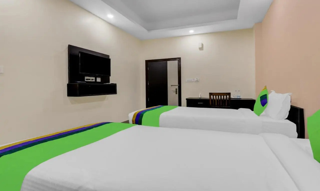 Capital O 9671 Hotel Rudraksh Inn