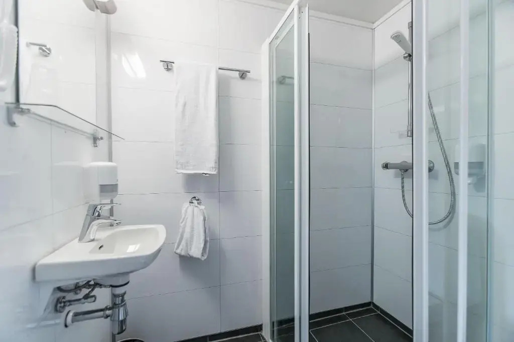 Almaas Hotell Stord AS