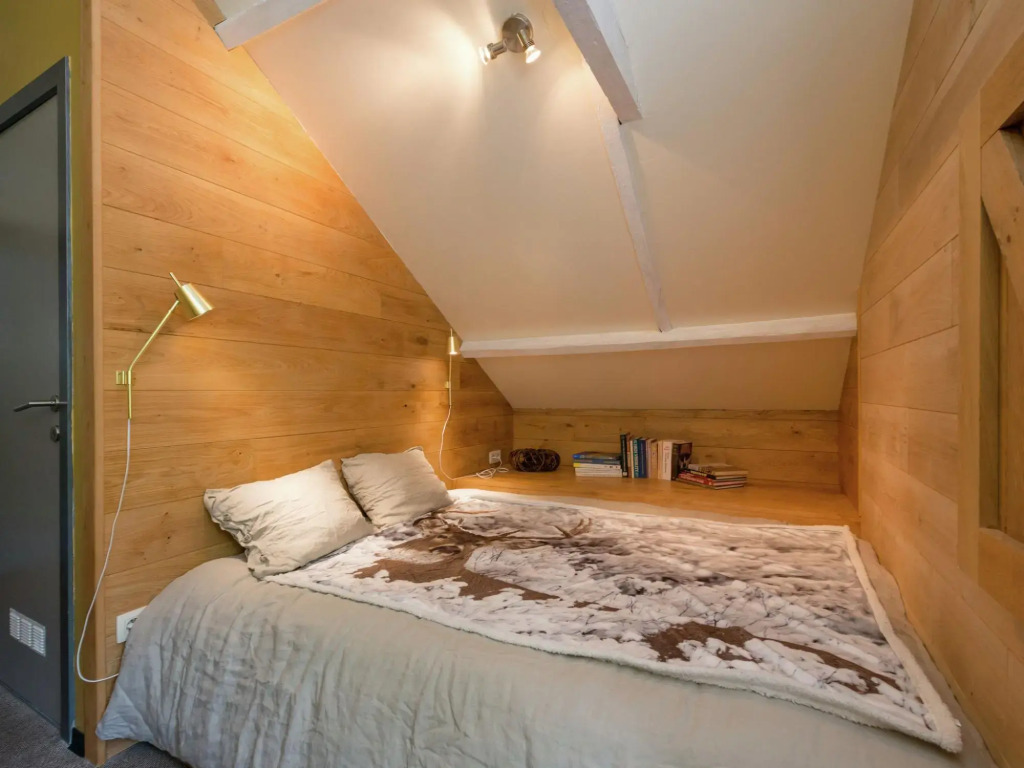 Beautiful Holiday Home In Redu With Whirlpool