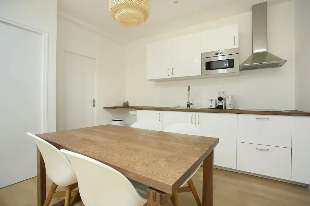 2 Bedrooms 253 St Denis
