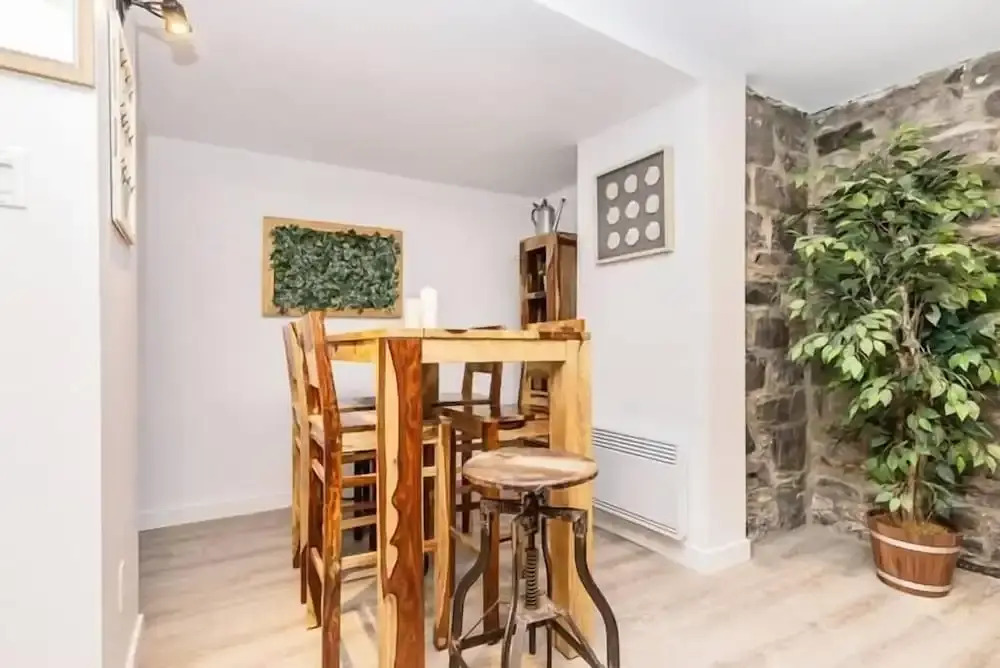 Modern Meets Rustic - 2 Bdrm Old Quebec