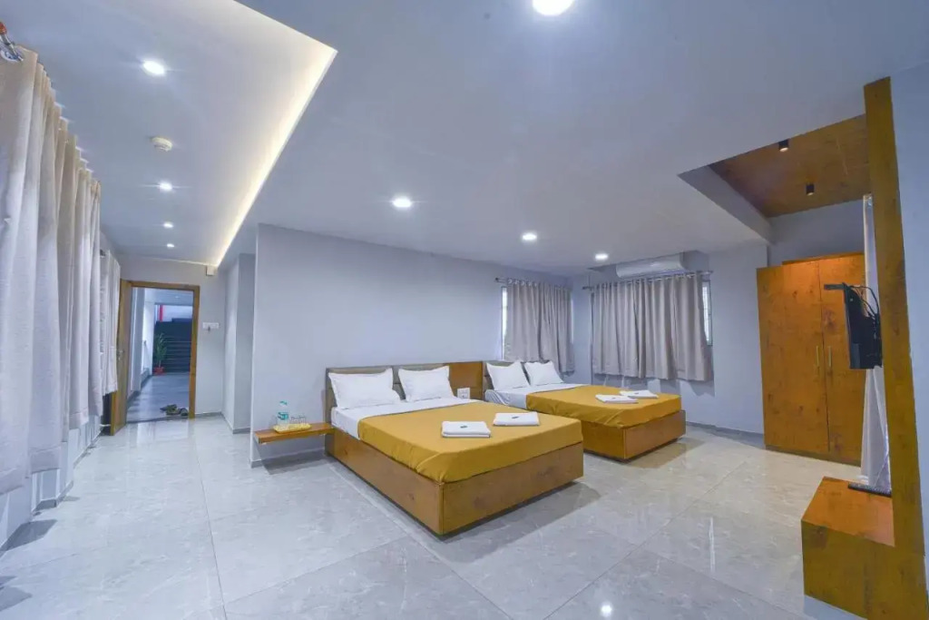 Hotel TrushaDham Near to Mahalaxmi Temple Kolhapur