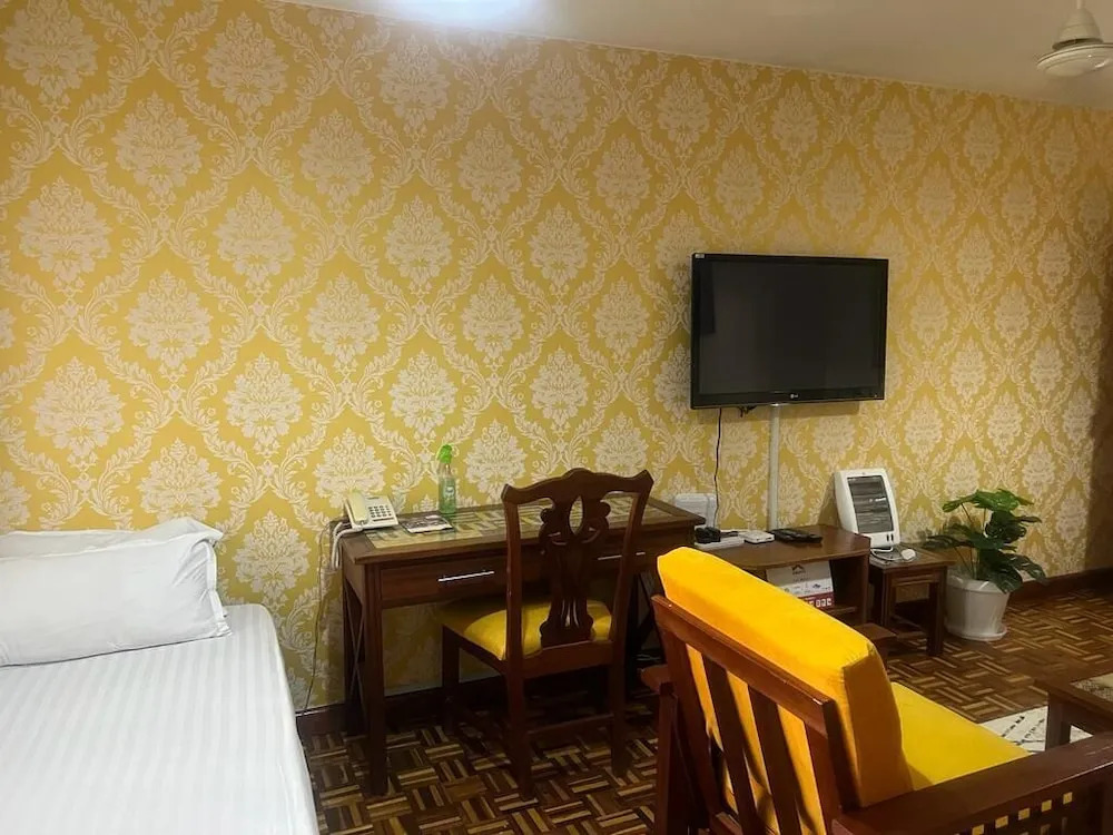 Lux Suites Lantana Executive Apartments