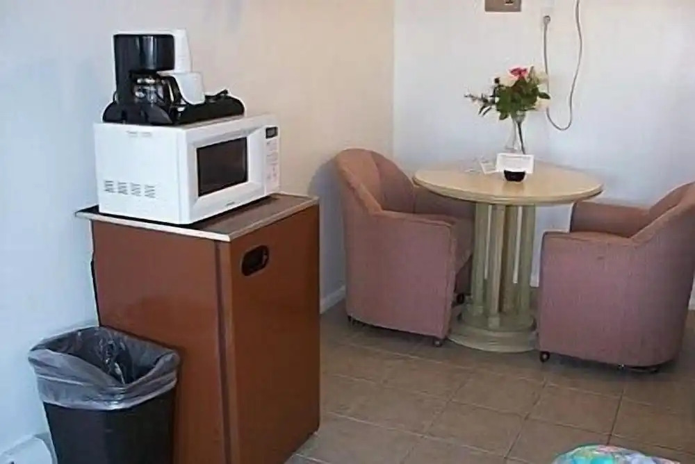 Aquarius Arms Motel