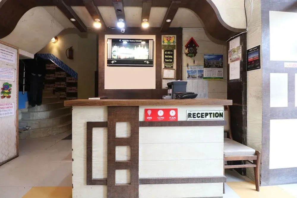 OYO 30100 Lucky Guest House
