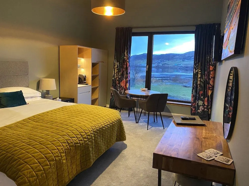 Stones Luxury B&B with hot tub and self-contained rooms