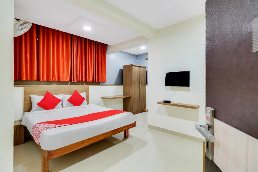 R G Comforts By Oyo Rooms