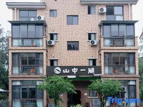 Hongya Qili Pingshan Zhongyige Hotel